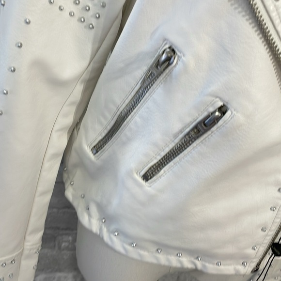 Blank NYC White Faux Leather Motorcycle Jacket with Floral Print - Picture 3 of 12